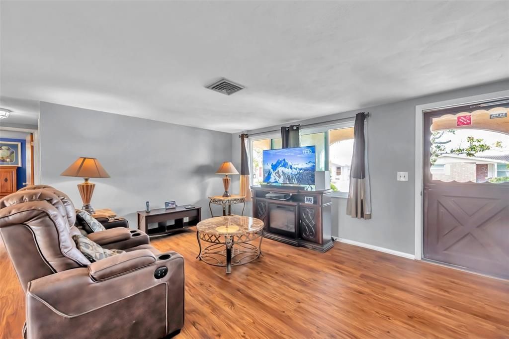 For Sale: $497,000 (3 beds, 2 baths, 1574 Square Feet)