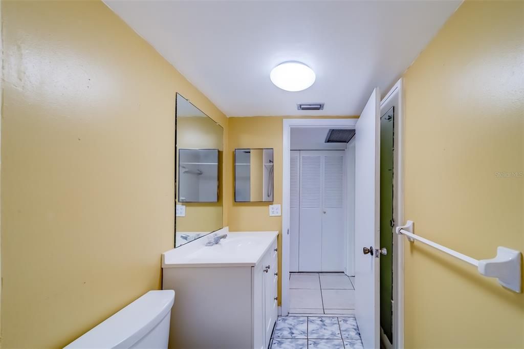 For Sale: $118,900 (1 beds, 1 baths, 664 Square Feet)