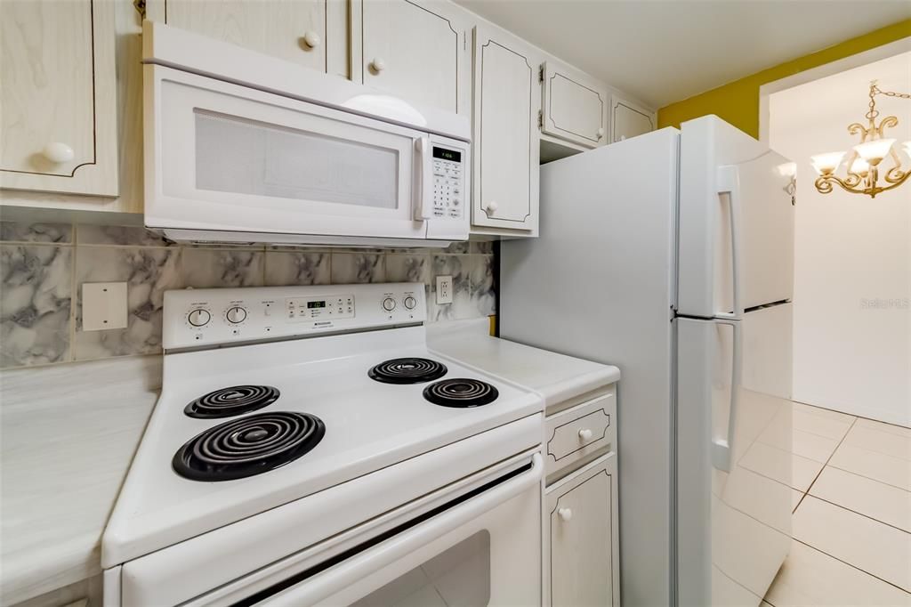 For Sale: $118,900 (1 beds, 1 baths, 664 Square Feet)