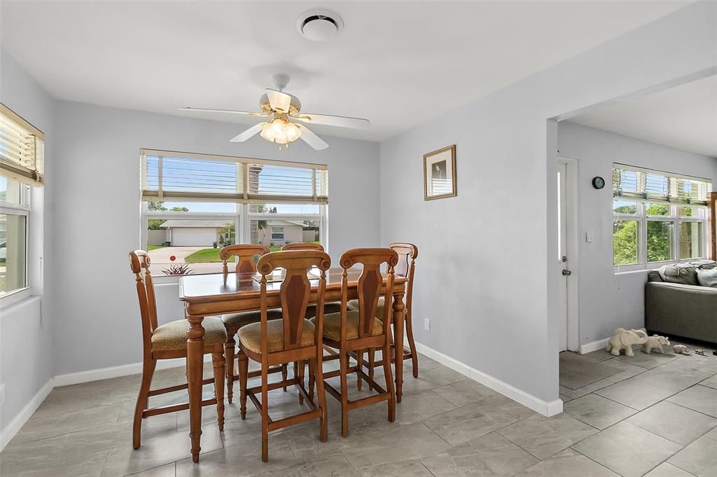 For Sale: $449,600 (3 beds, 2 baths, 1276 Square Feet)