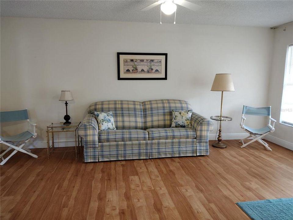 For Sale: $129,999 (1 beds, 1 baths, 779 Square Feet)