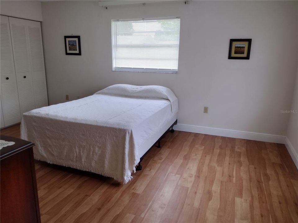 For Sale: $129,999 (1 beds, 1 baths, 779 Square Feet)