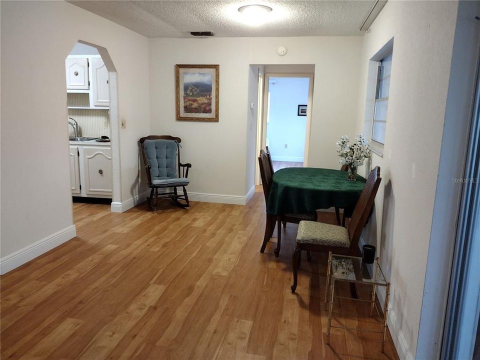 For Sale: $129,999 (1 beds, 1 baths, 779 Square Feet)