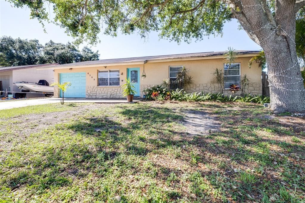 Active With Contract: $280,000 (3 beds, 1 baths, 999 Square Feet)