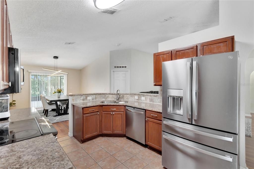 For Sale: $350,000 (3 beds, 2 baths, 1462 Square Feet)