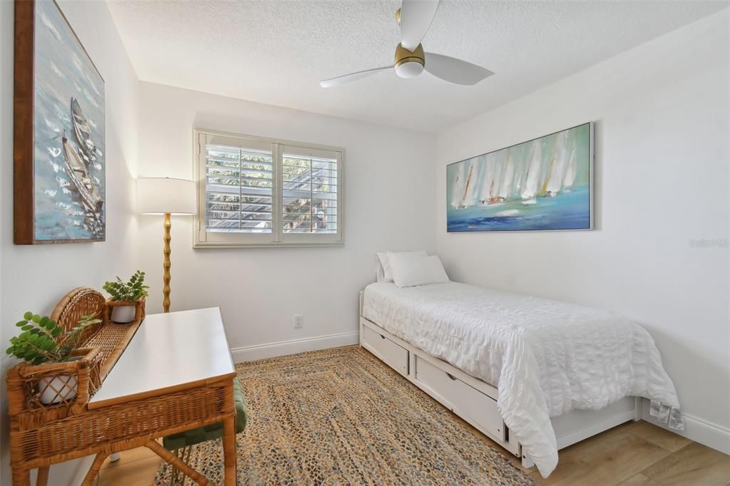 For Sale: $1,075,000 (3 beds, 2 baths, 1250 Square Feet)