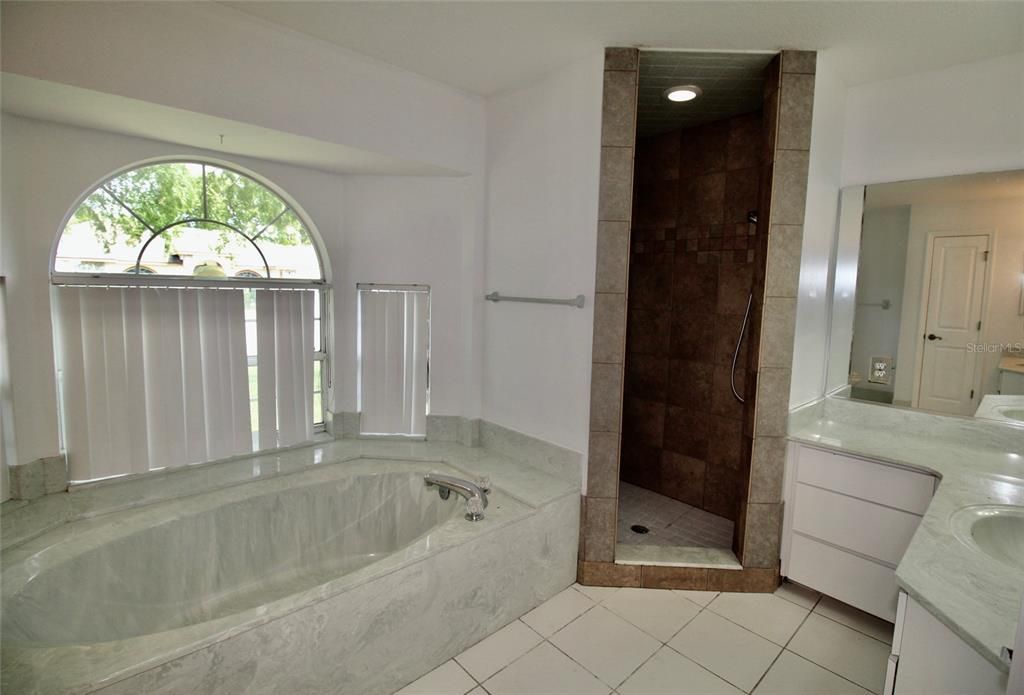 最近售出: $369,900 (3 贝兹, 2 浴室, 2139 平方英尺)