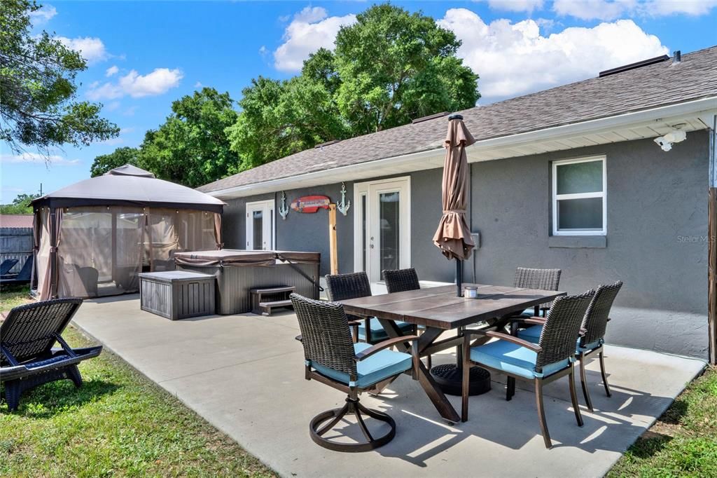 Recently Sold: $325,000 (3 beds, 2 baths, 1496 Square Feet)