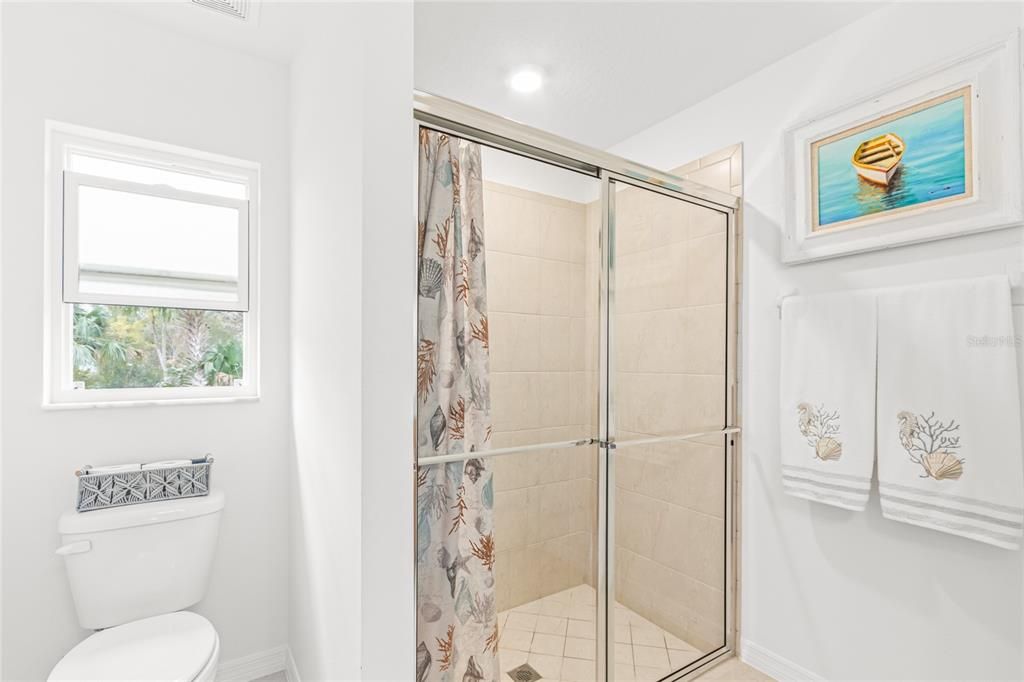 Shower with ample space