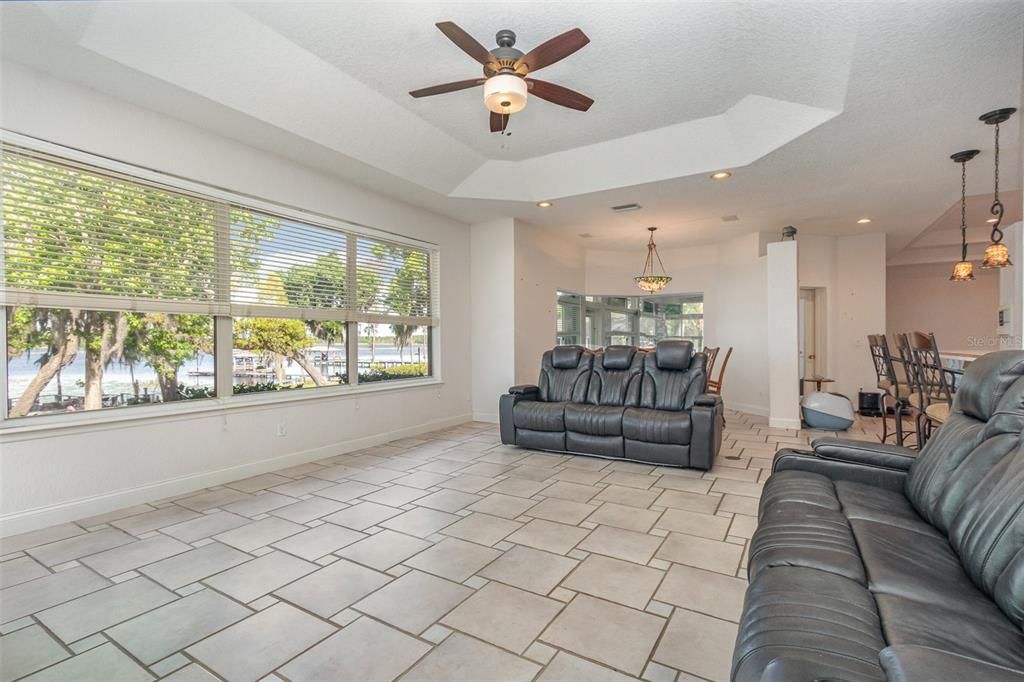 For Sale: $900,000 (3 beds, 5 baths, 3560 Square Feet)