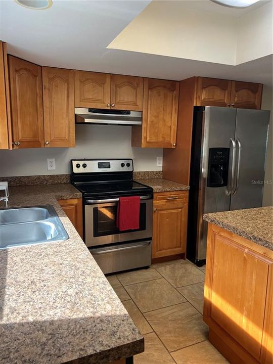 Active With Contract: $1,800 (3 beds, 1 baths, 1178 Square Feet)