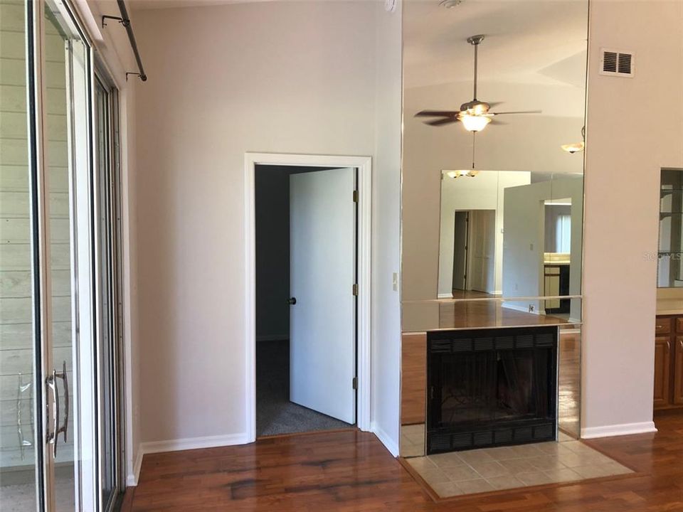For Rent: $1,875 (2 beds, 2 baths, 1406 Square Feet)