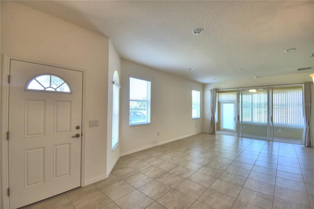 Recently Sold: $249,000 (2 beds, 2 baths, 1449 Square Feet)