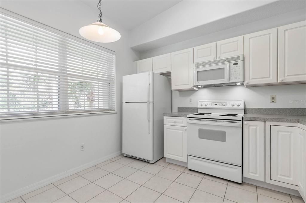 For Sale: $250,000 (2 beds, 2 baths, 1113 Square Feet)