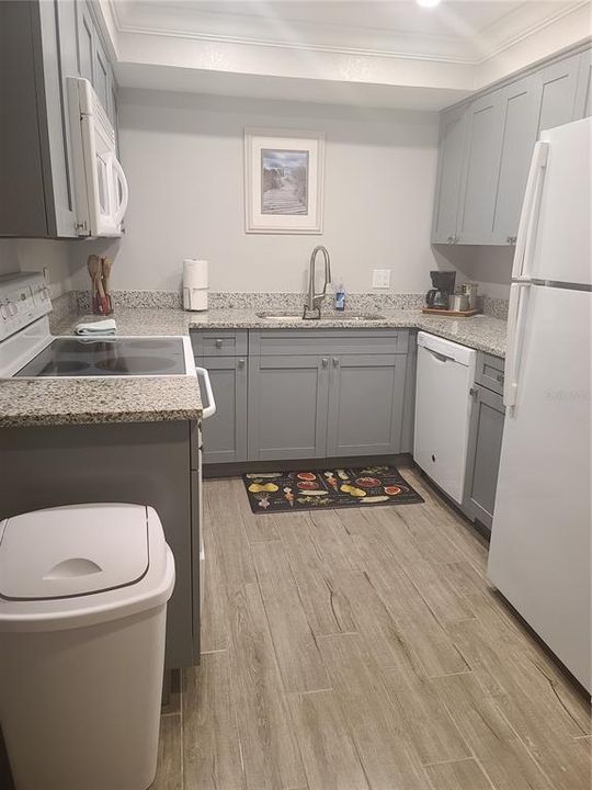For Rent: $2,300 (1 beds, 1 baths, 760 Square Feet)