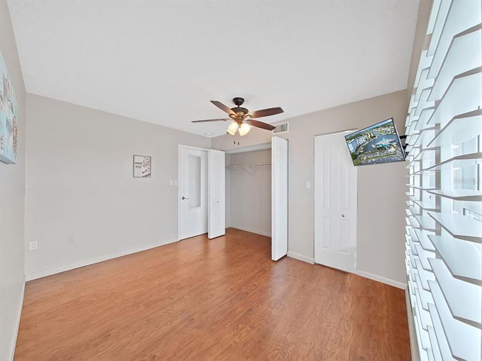 For Sale: $219,900 (2 beds, 2 baths, 1050 Square Feet)