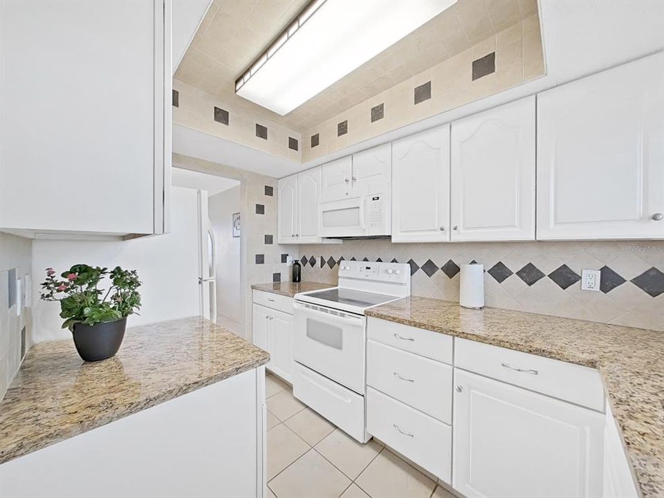 Active With Contract: $219,900 (2 beds, 2 baths, 1050 Square Feet)