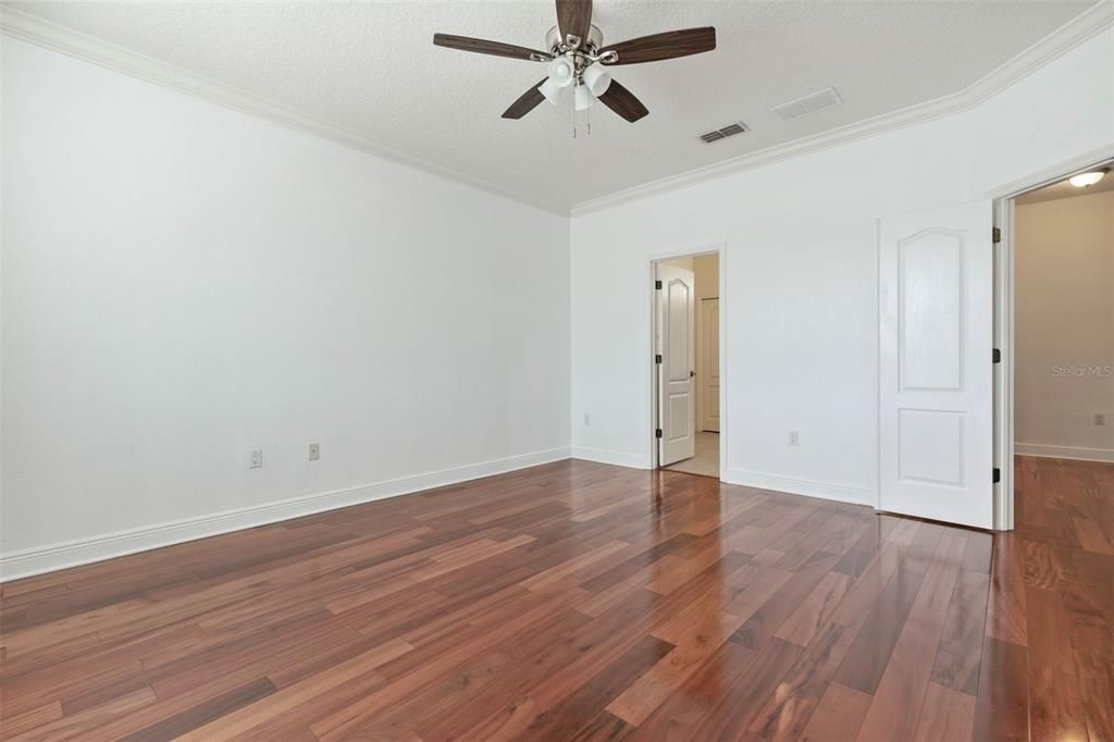 For Sale: $389,900 (3 beds, 2 baths, 1824 Square Feet)