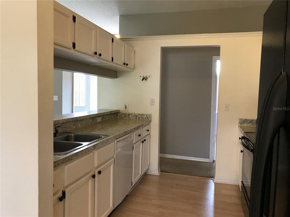 Recently Rented: $2,300 (4 beds, 2 baths, 1669 Square Feet)