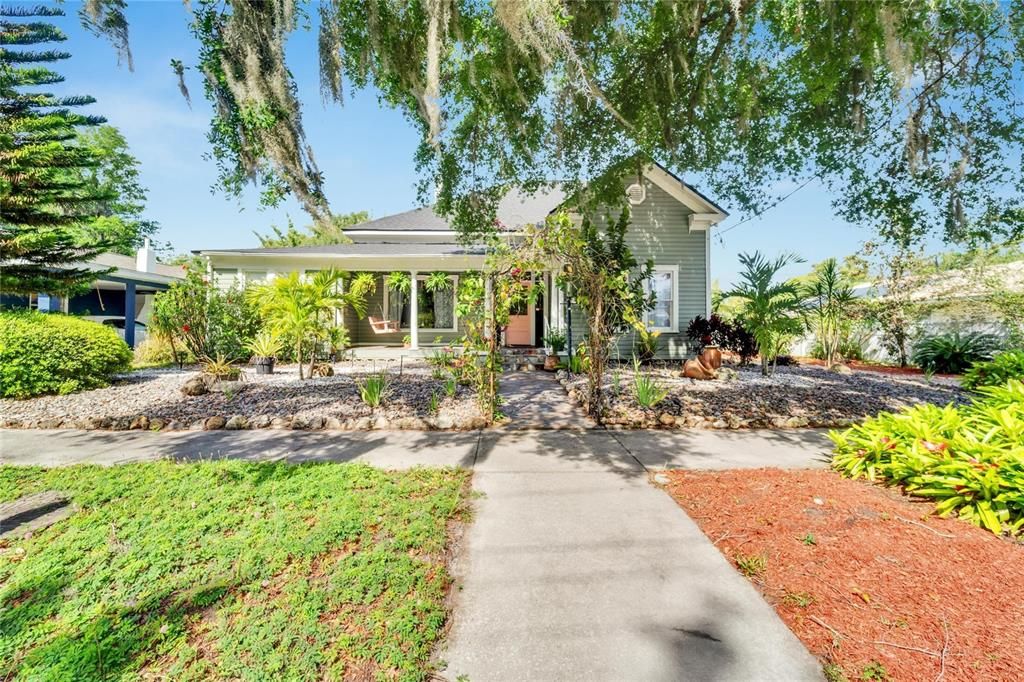 Recently Sold: $475,000 (4 beds, 2 baths, 2094 Square Feet)