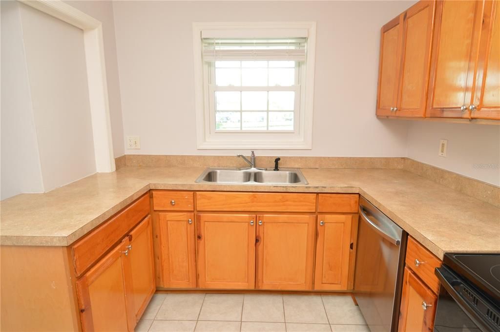 For Rent: $2,250 (2 beds, 2 baths, 1100 Square Feet)