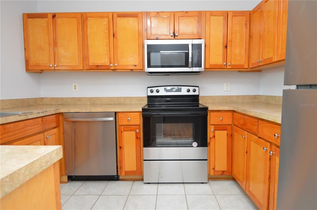For Rent: $2,350 (2 beds, 2 baths, 1100 Square Feet)