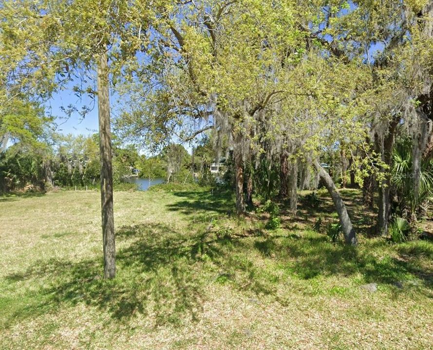 На продажу: $185,000 (2.45 acres)