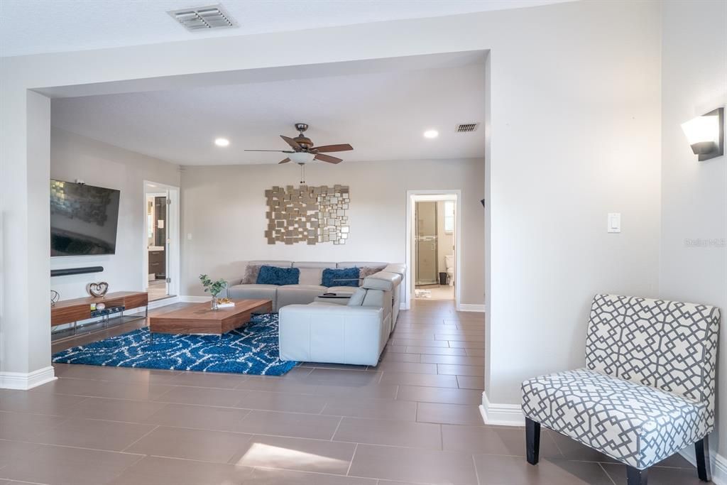 Active With Contract: $429,900 (3 beds, 2 baths, 1784 Square Feet)