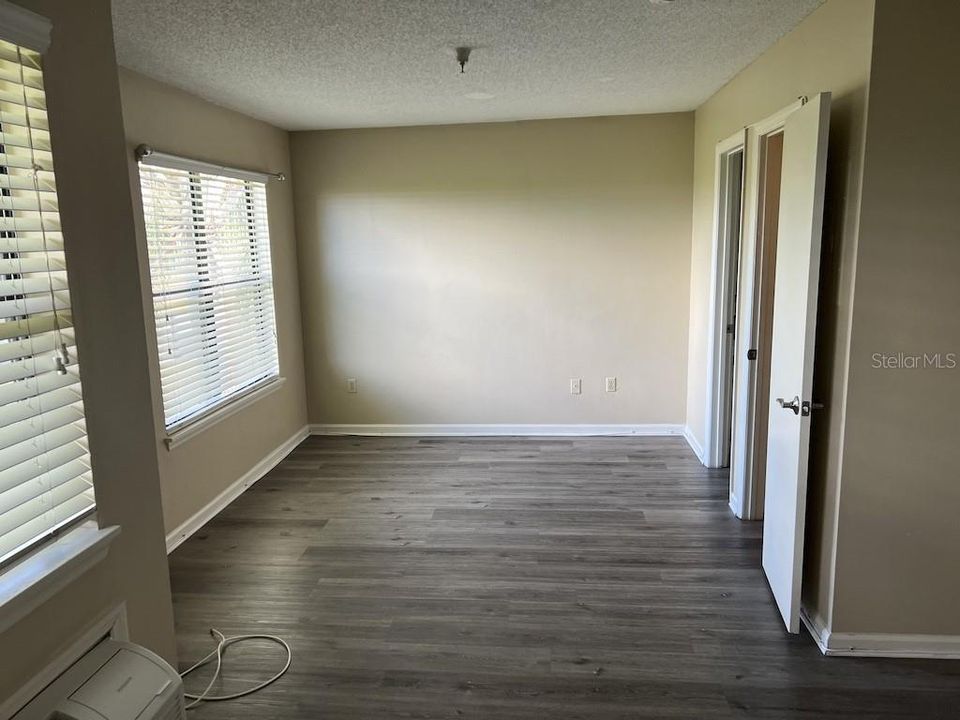 For Sale: $135,000 (1 beds, 1 baths, 500 Square Feet)