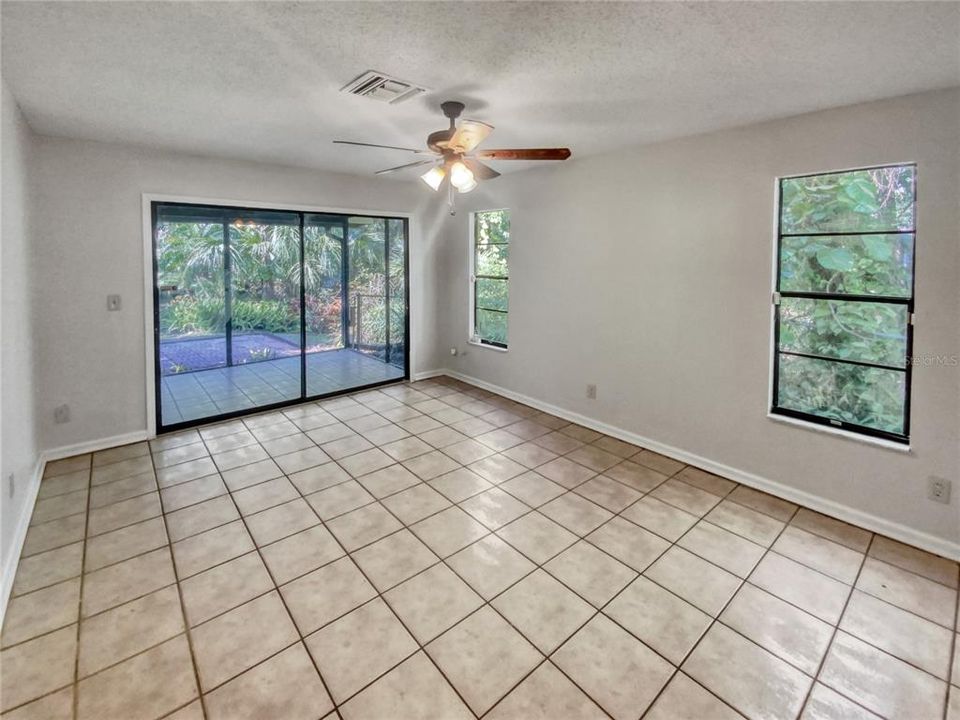 Active With Contract: $356,000 (3 beds, 2 baths, 1676 Square Feet)