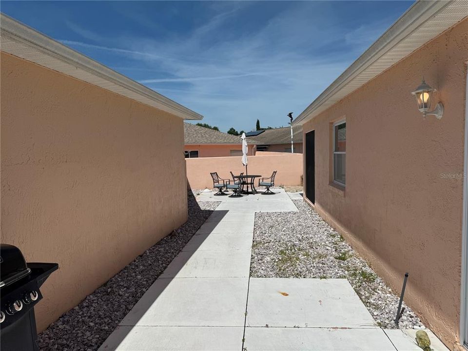 Recently Rented: $1,700 (2 beds, 2 baths, 1102 Square Feet)
