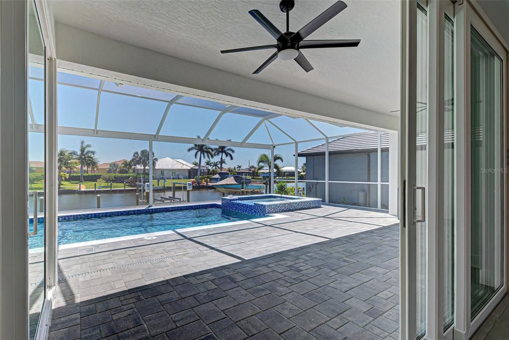 Large Paver Pooldeck, Pool, Jacuzzi - Perfect Watefront