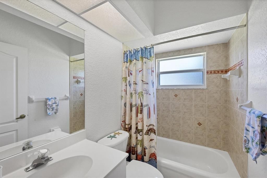 最近售出: $575,000 (5 贝兹, 4 浴室, 2383 平方英尺)