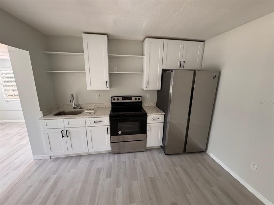 For Rent: $1,325 (1 beds, 1 baths, 700 Square Feet)