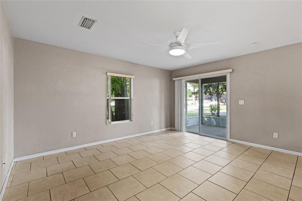 Active With Contract: $169,900 (2 beds, 2 baths, 1008 Square Feet)