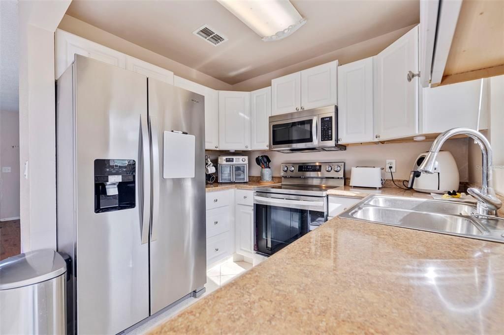 For Sale: $365,000 (2 beds, 1 baths, 1100 Square Feet)