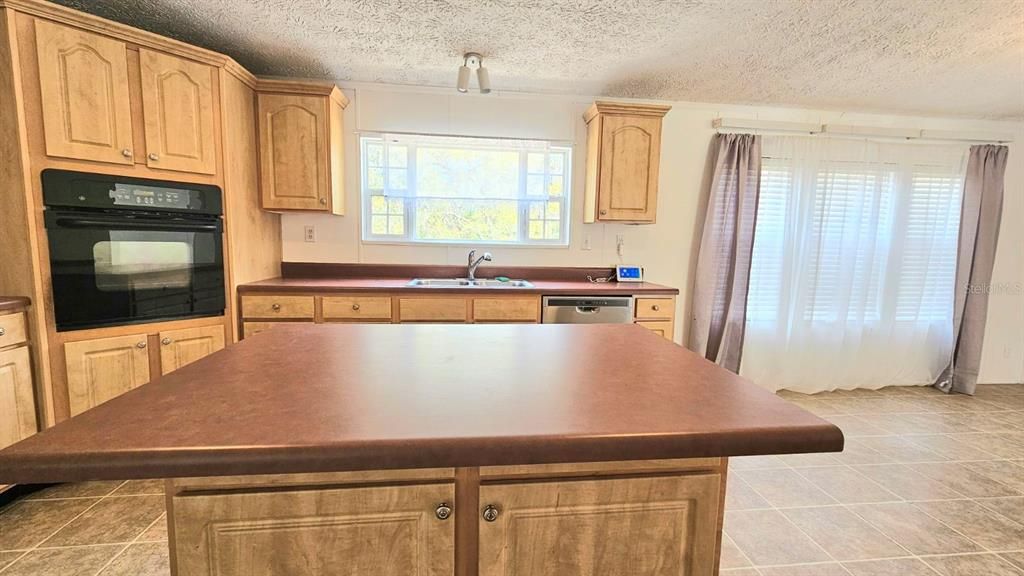 Recently Rented: $1,700 (3 beds, 2 baths, 2040 Square Feet)