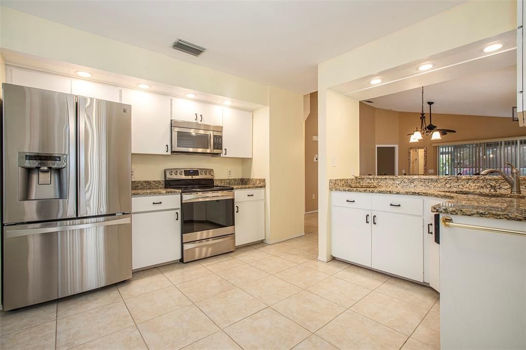 For Sale: $360,000 (2 beds, 2 baths, 1116 Square Feet)