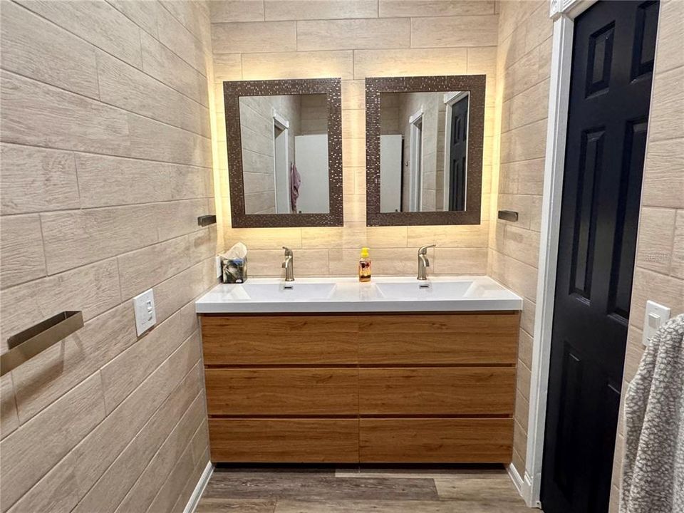 Dual Vanity with accent lighting