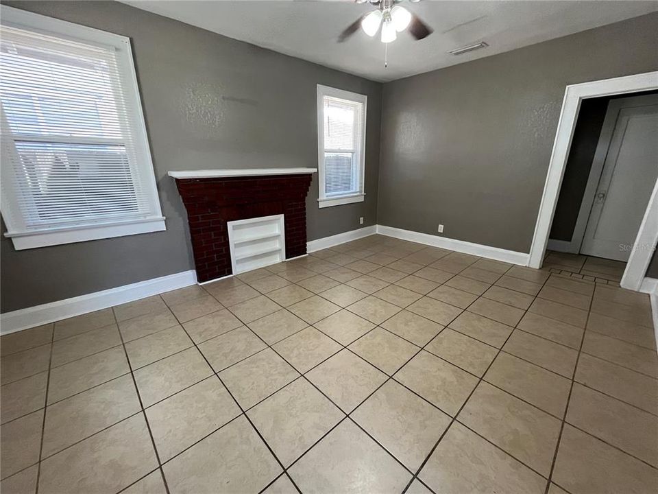 Recently Rented: $1,475 (3 beds, 1 baths, 904 Square Feet)