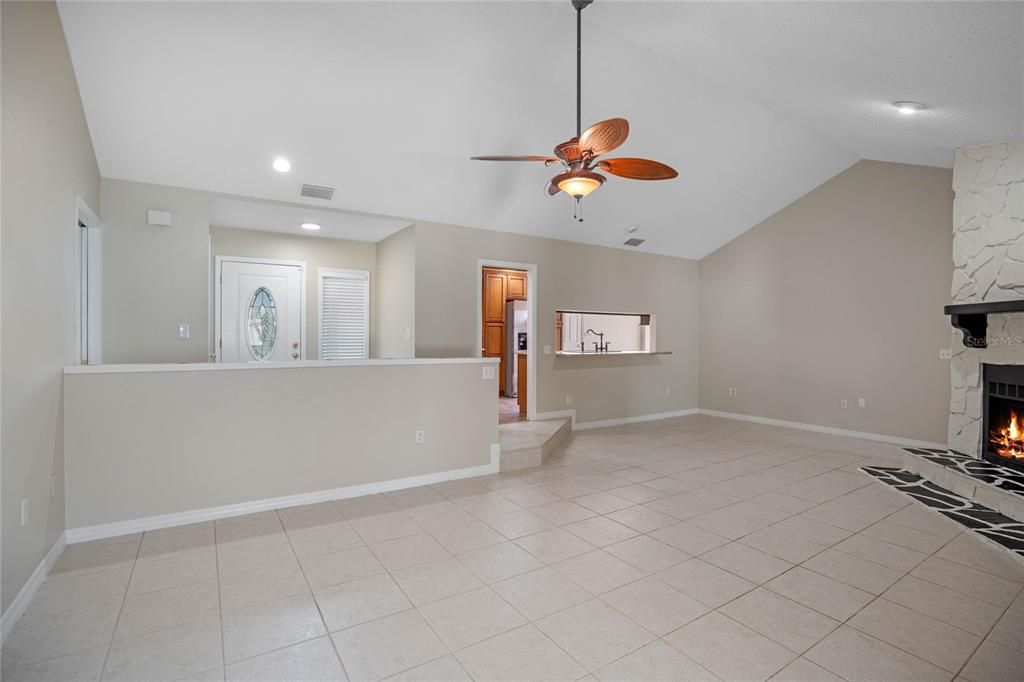 Recently Sold: $355,000 (3 beds, 2 baths, 1609 Square Feet)