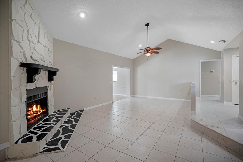 Active With Contract: $355,000 (3 beds, 2 baths, 1609 Square Feet)