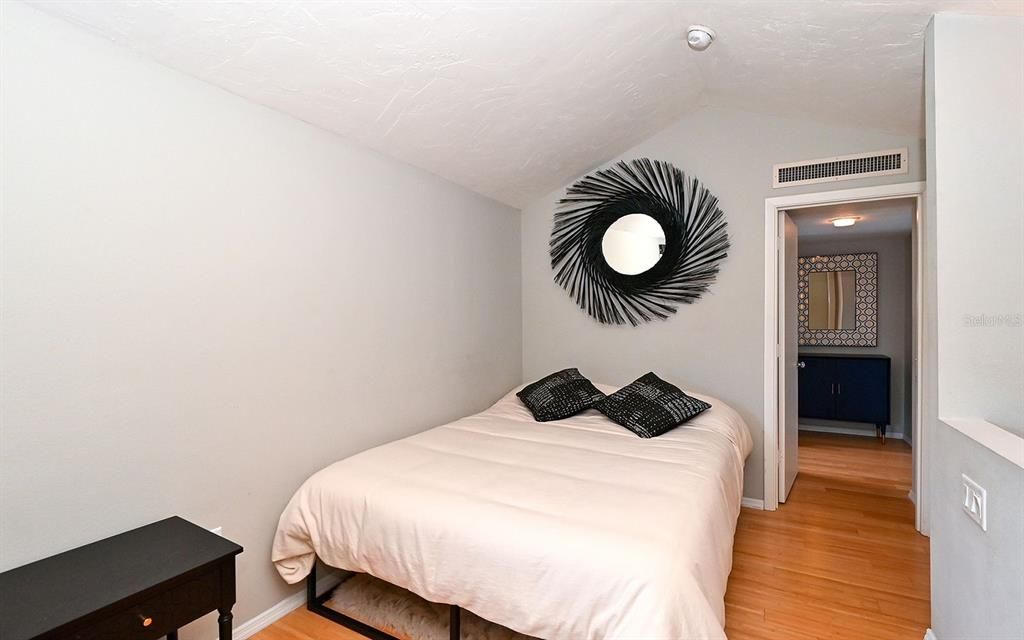 For Sale: $292,000 (2 beds, 2 baths, 1223 Square Feet)
