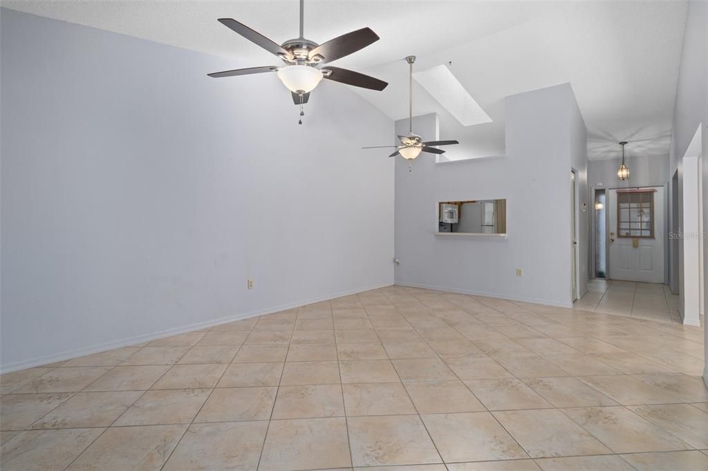 For Sale: $210,000 (2 beds, 2 baths, 1189 Square Feet)