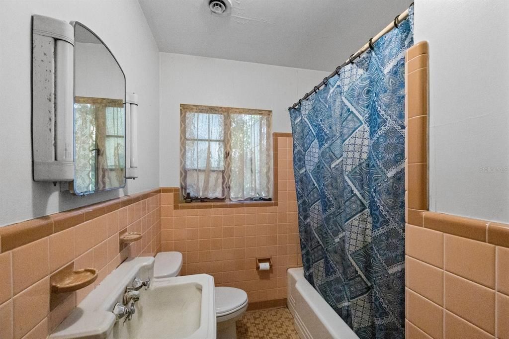 待售: $849,999 (2 贝兹, 2 浴室, 1441 平方英尺)