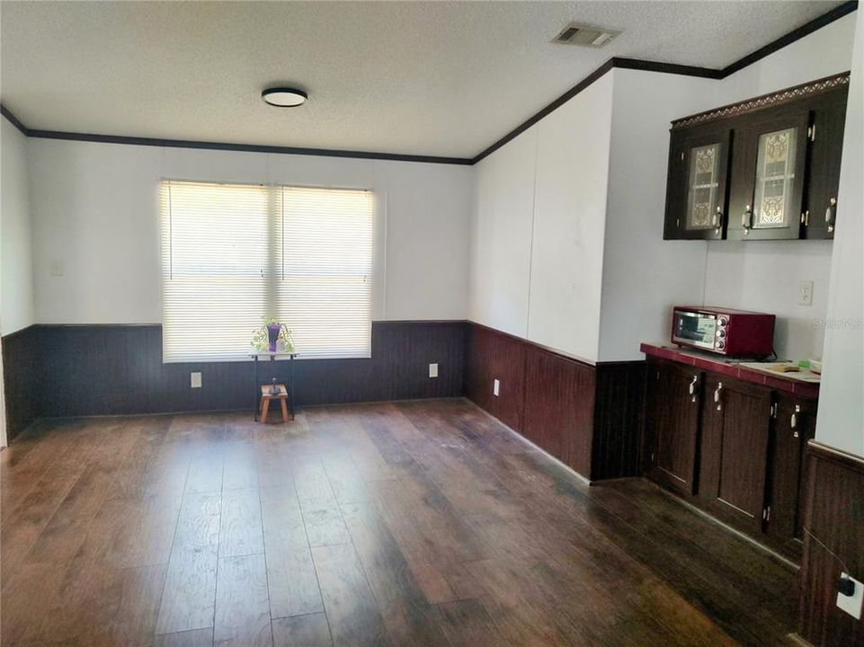 Vendido Recientemente: $265,000 (4 camas, 2 baños, 2280 Pies cuadrados)