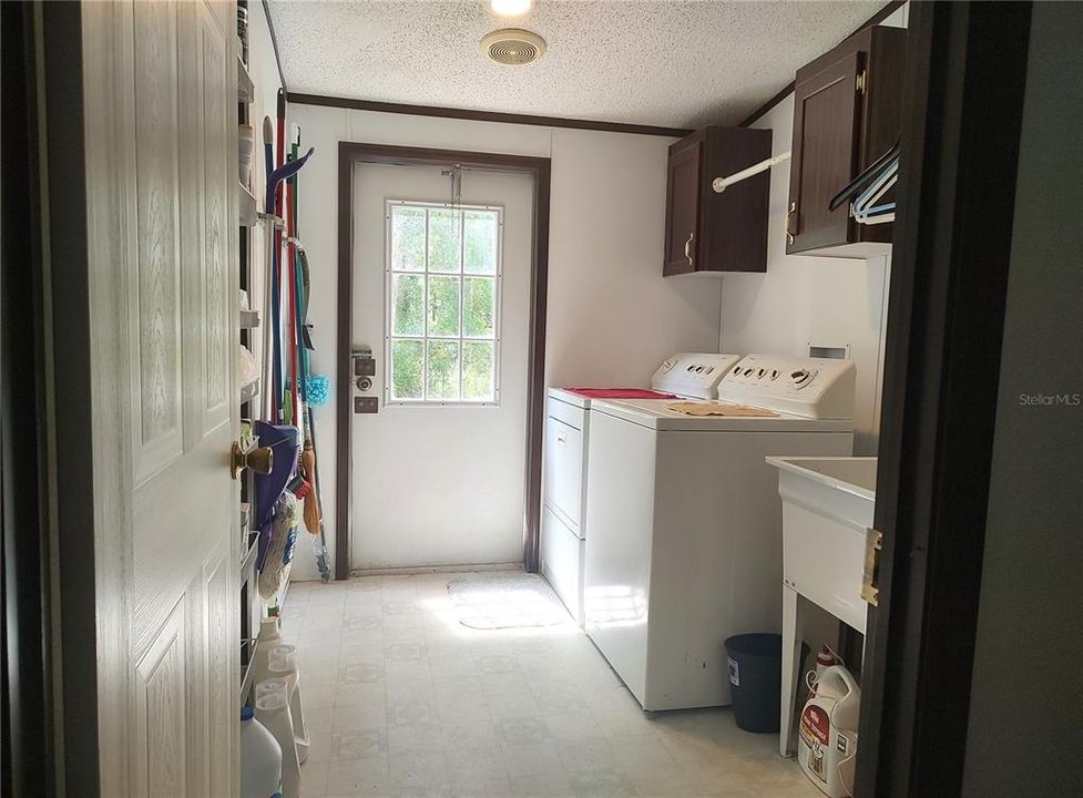 Vendido Recientemente: $265,000 (4 camas, 2 baños, 2280 Pies cuadrados)