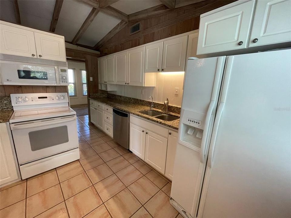 For Rent: $2,300 (2 beds, 2 baths, 1328 Square Feet)