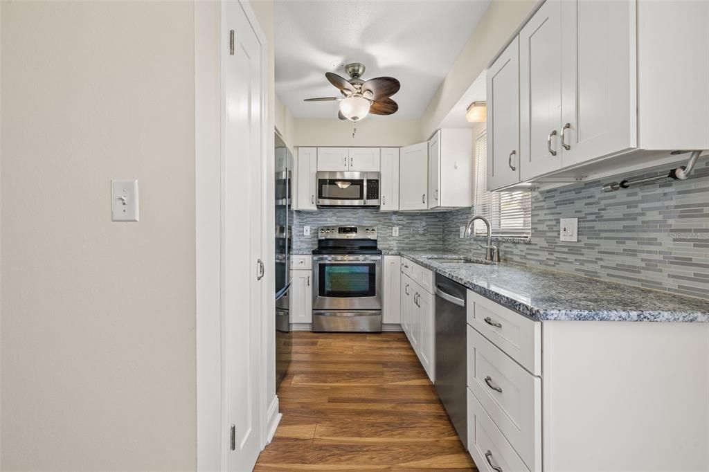 Active With Contract: $195,000 (1 beds, 1 baths, 720 Square Feet)