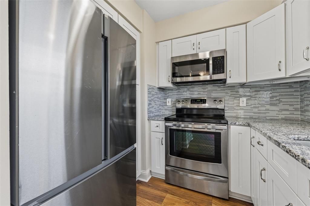 Active With Contract: $195,000 (1 beds, 1 baths, 720 Square Feet)